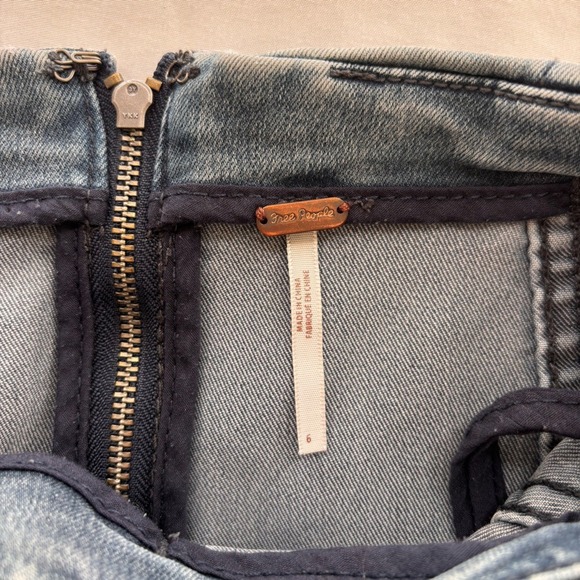 Free People Stretch Denim mini Skirt Medium Wash Size 6 Festival Boho Girly - Picture 6 of 6